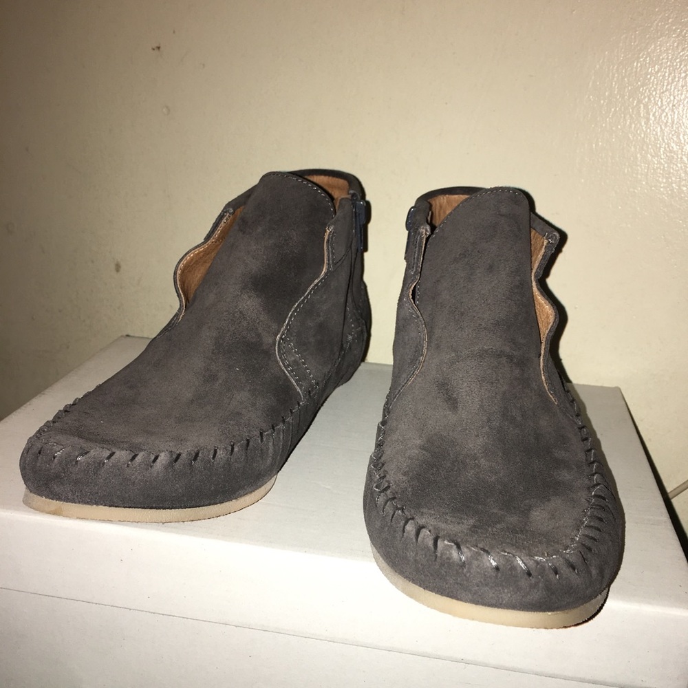 New in Box Matt Bernson Bandit Moccasins Size 9.5